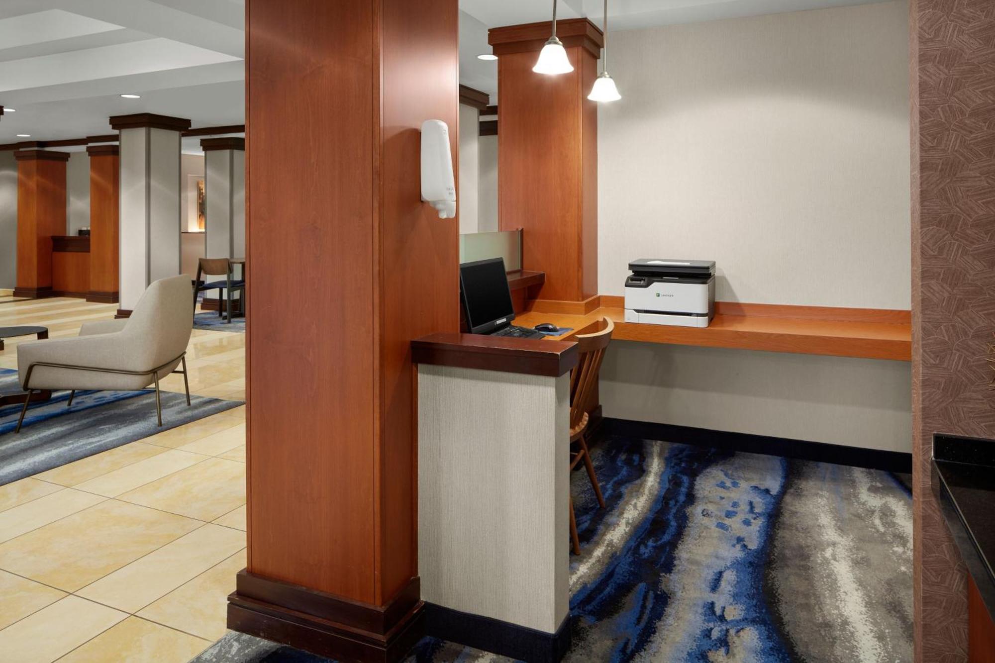 Fairfield Inn & Suites Бедфорд Екстер'єр фото