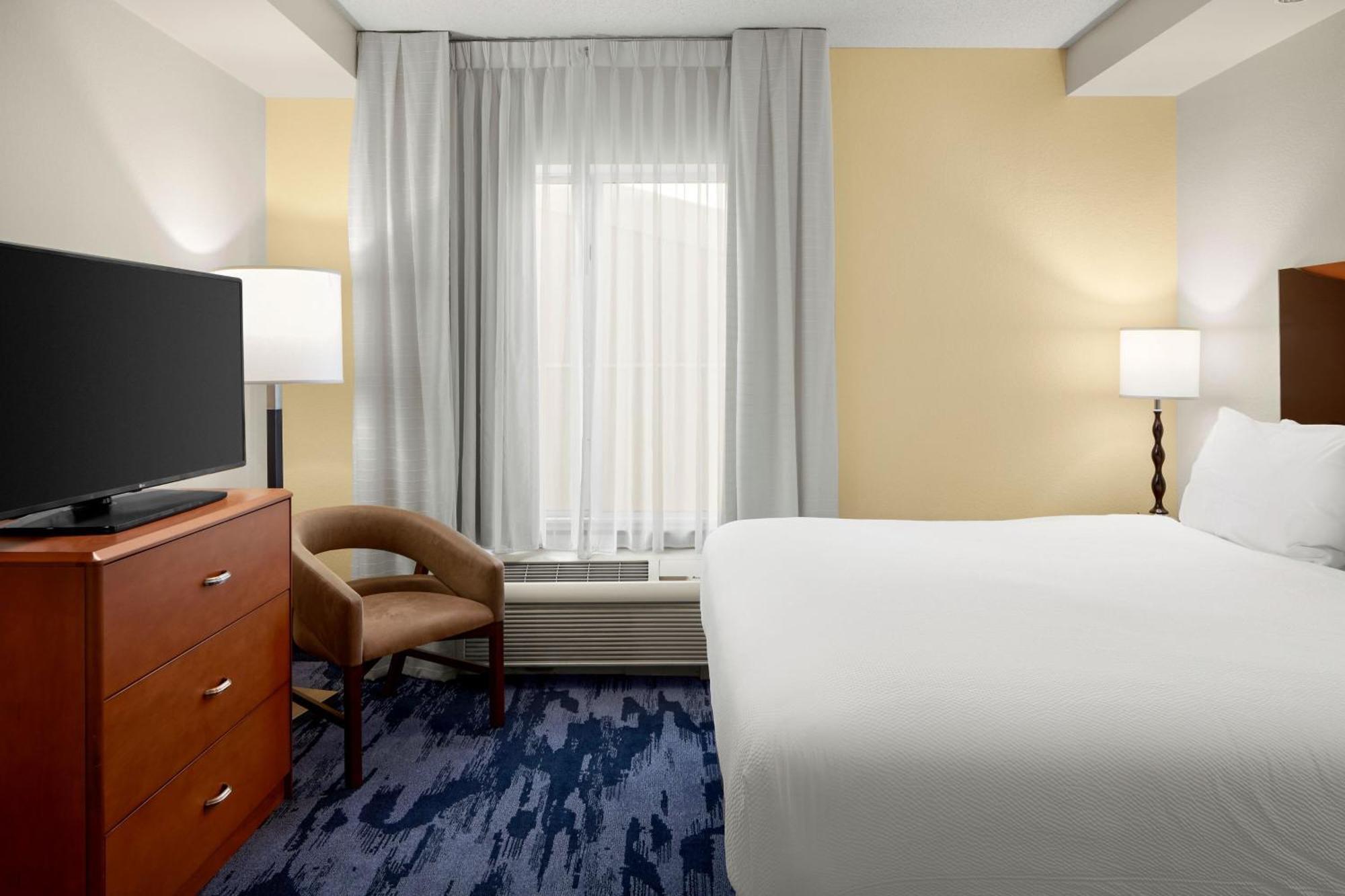 Fairfield Inn & Suites Бедфорд Екстер'єр фото